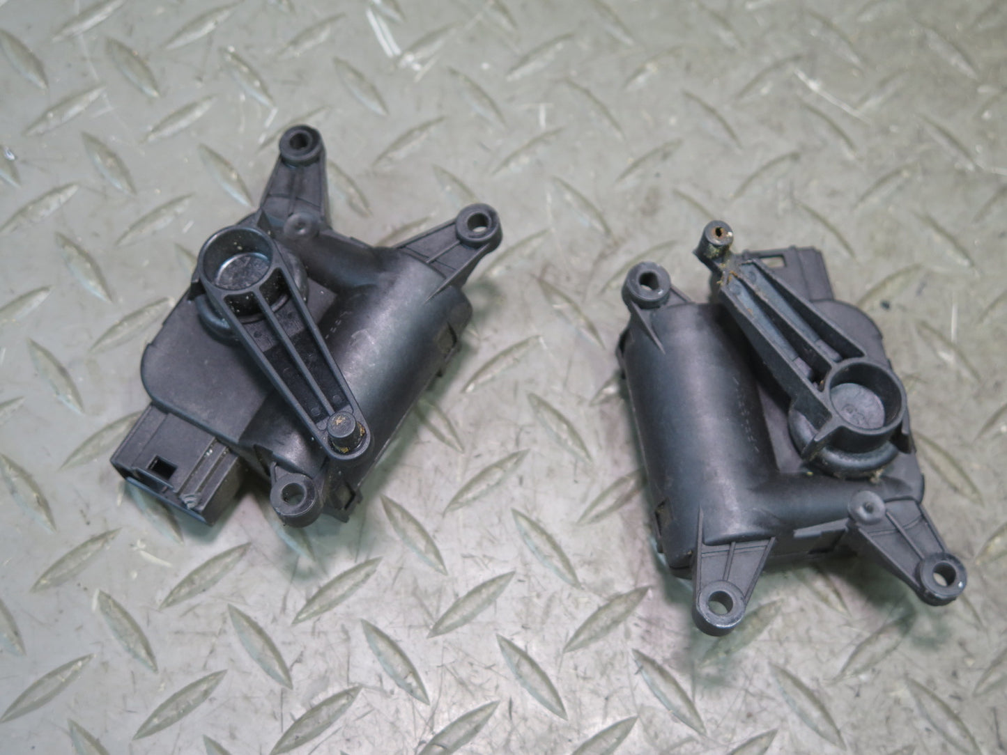 2003-2010 Porsche Cayenne 955 A/C Heater Flap  Door Actuator Motor Set