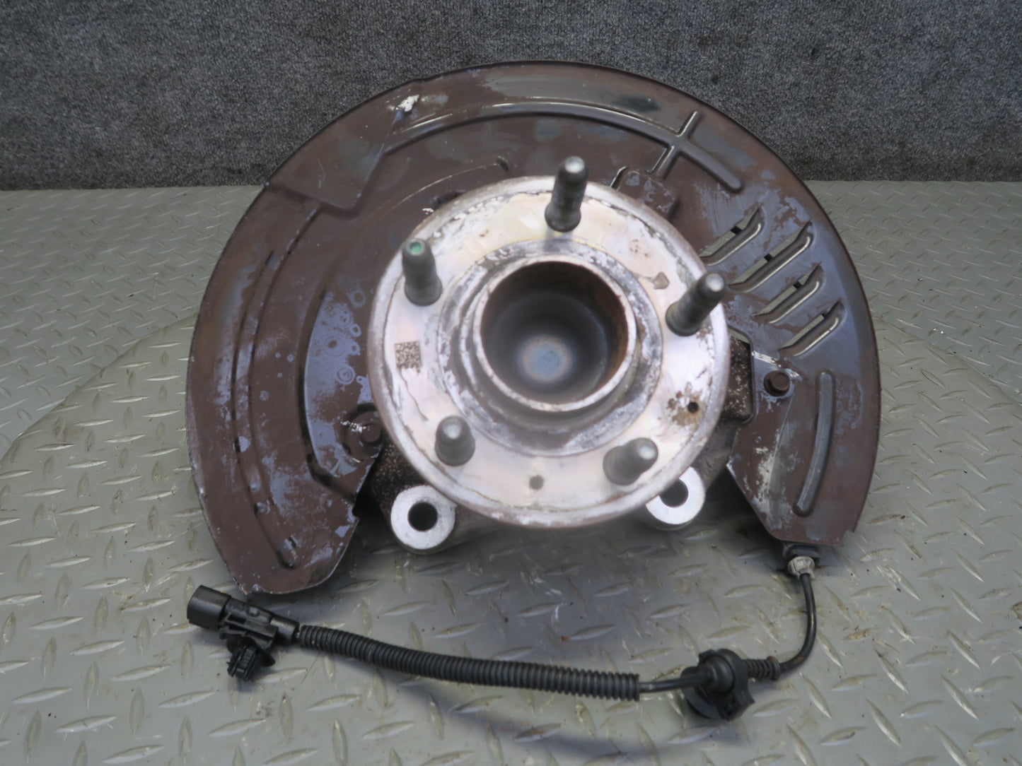 16-24 Chevrolet Camaro SS Front Left Spindle Knuckle Wheel Hub Bearing OEM