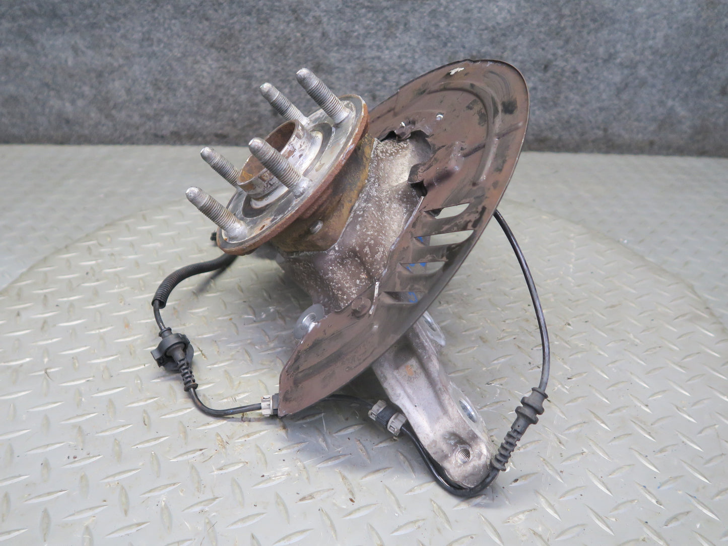 16-24 Chevrolet Camaro SS Front Left Spindle Knuckle Wheel Hub Bearing OEM