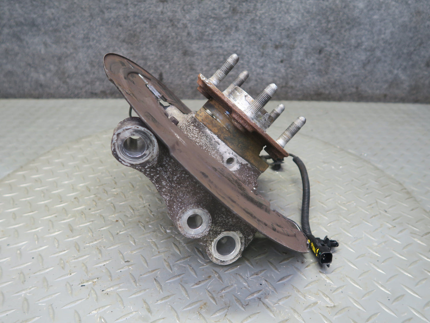 16-24 Chevrolet Camaro SS Front Left Spindle Knuckle Wheel Hub Bearing OEM