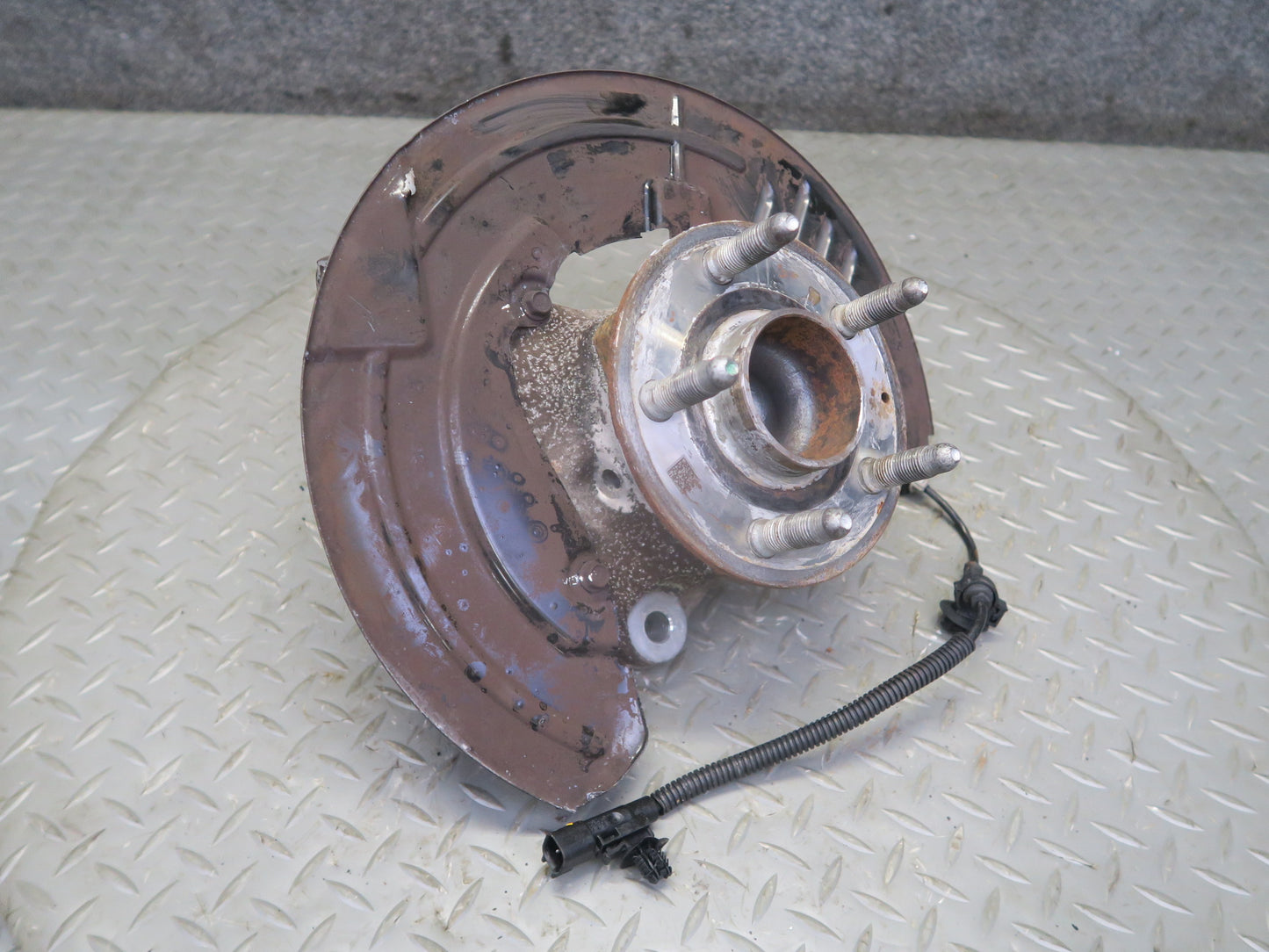 16-24 Chevrolet Camaro SS Front Left Spindle Knuckle Wheel Hub Bearing OEM
