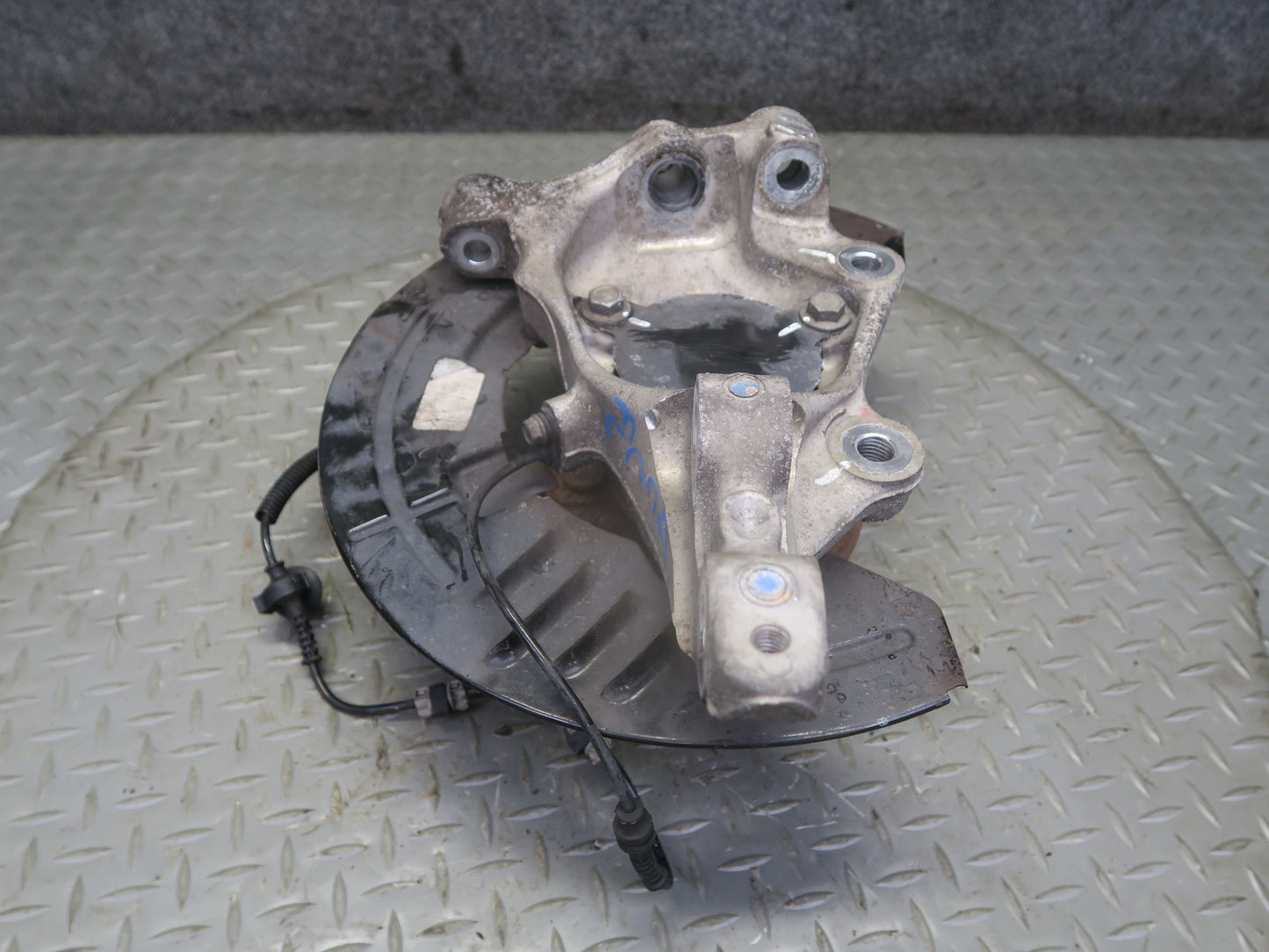 16-24 Chevrolet Camaro SS Front Left Spindle Knuckle Wheel Hub Bearing OEM