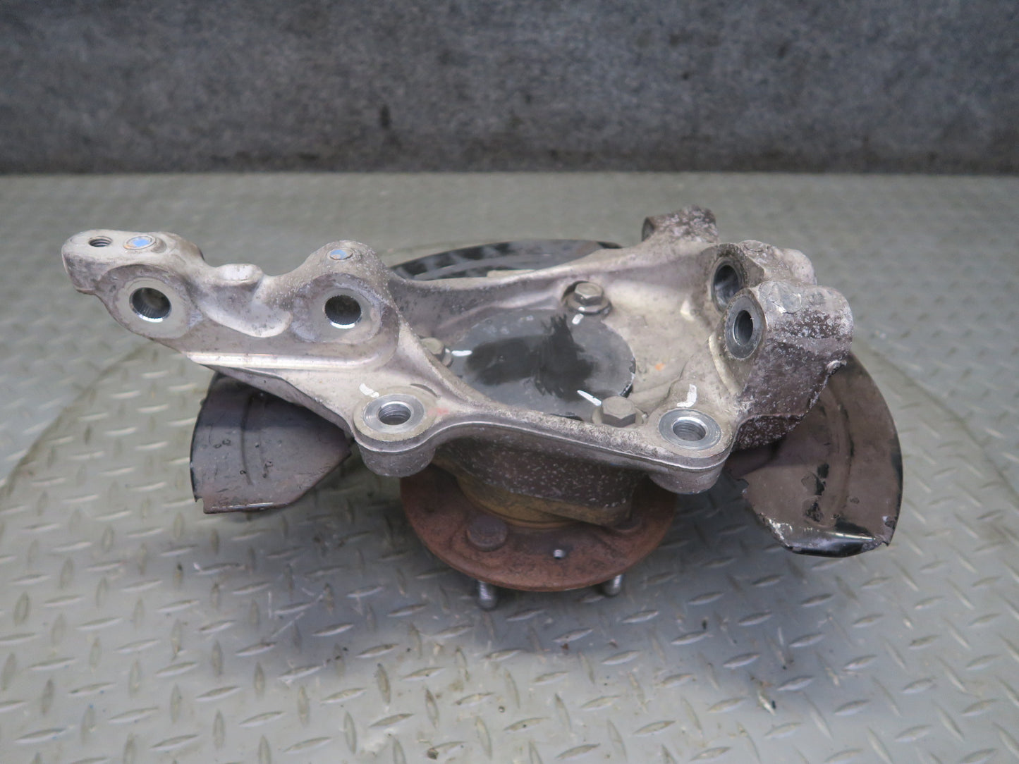 16-24 Chevrolet Camaro SS Front Left Spindle Knuckle Wheel Hub Bearing OEM