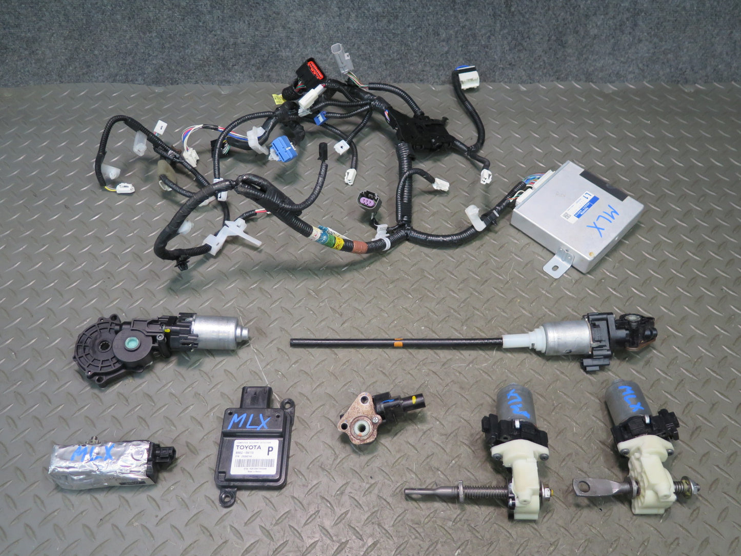 2008-2010 Lexus URJ201L LX570 Front Right Side Seat Control Module w Motors Set