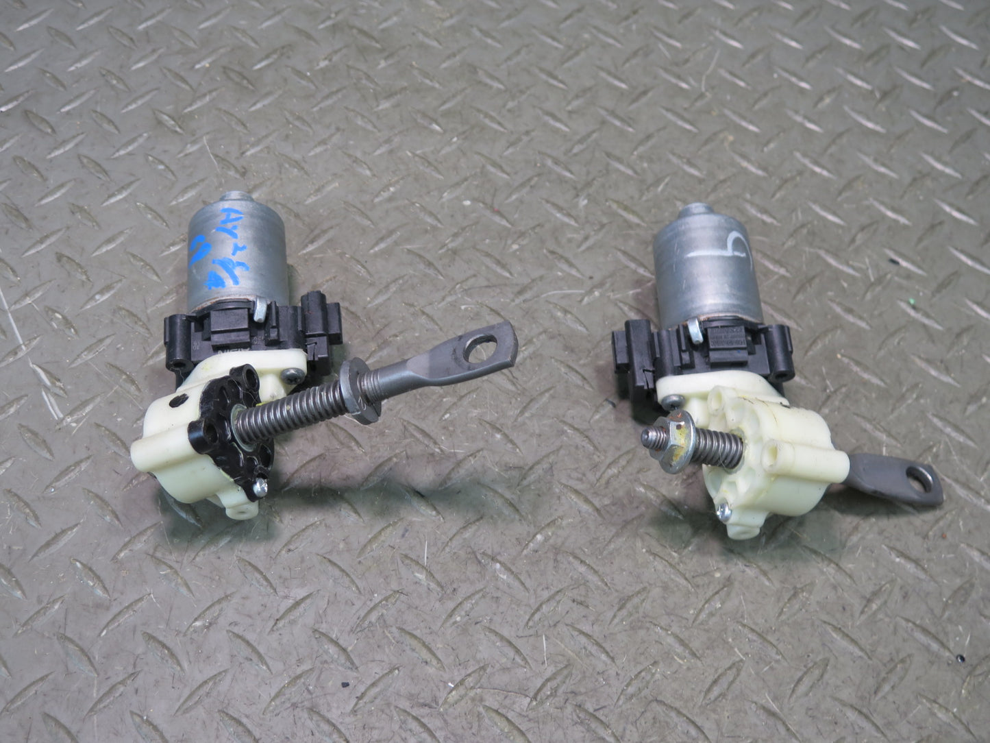 2008-2010 Lexus URJ201L LX570 Front Right Side Seat Control Module w Motors Set