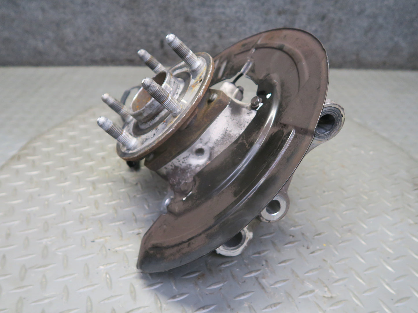16-24 Chevrolet Camaro SS Front Right Spindle Knuckle Wheel Hub Bearing OEM