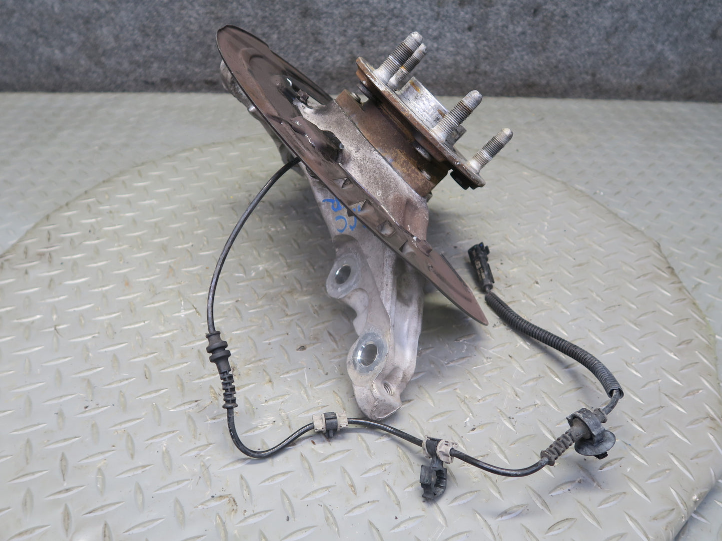 16-24 Chevrolet Camaro SS Front Right Spindle Knuckle Wheel Hub Bearing OEM