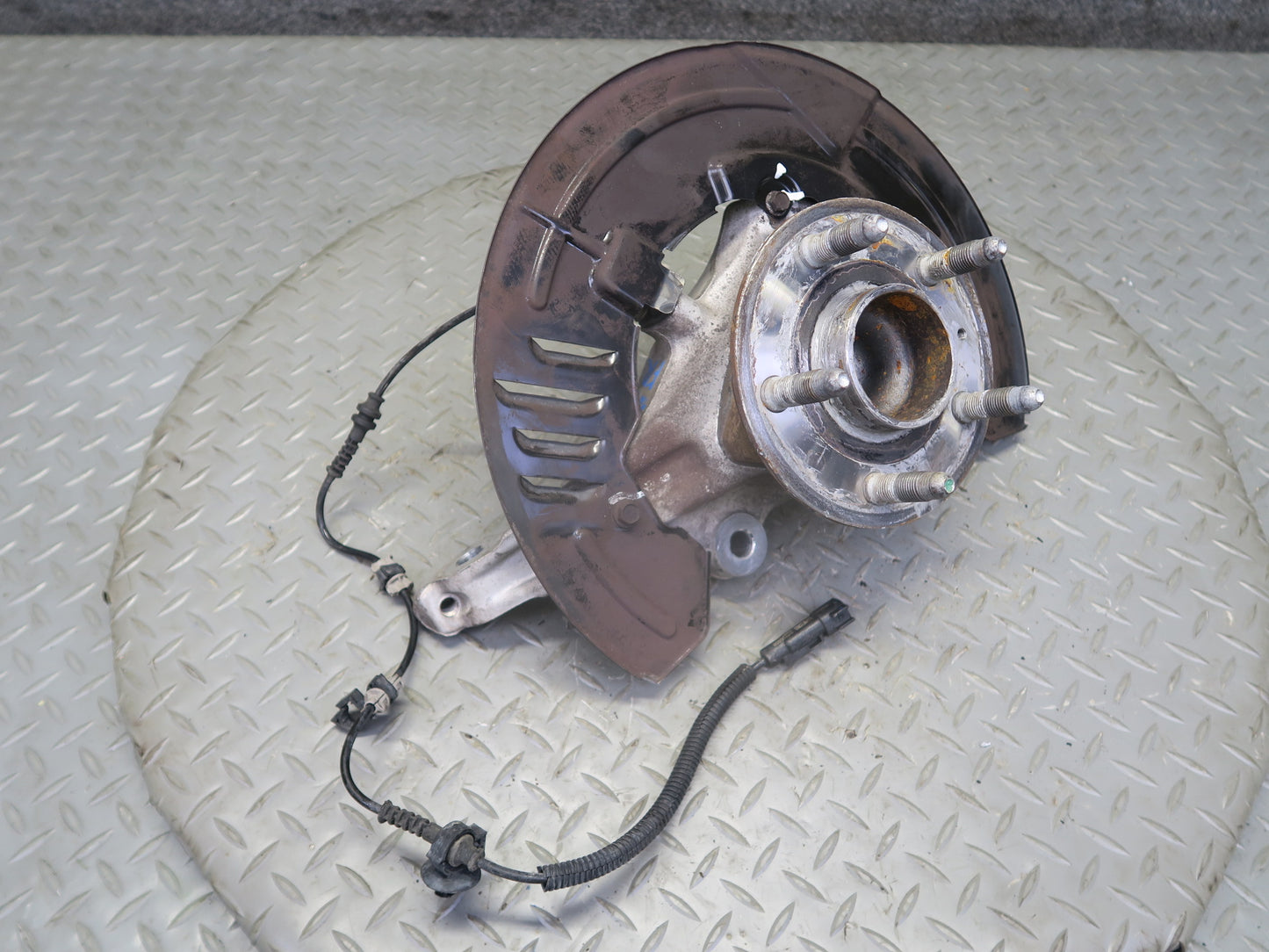 16-24 Chevrolet Camaro SS Front Right Spindle Knuckle Wheel Hub Bearing OEM