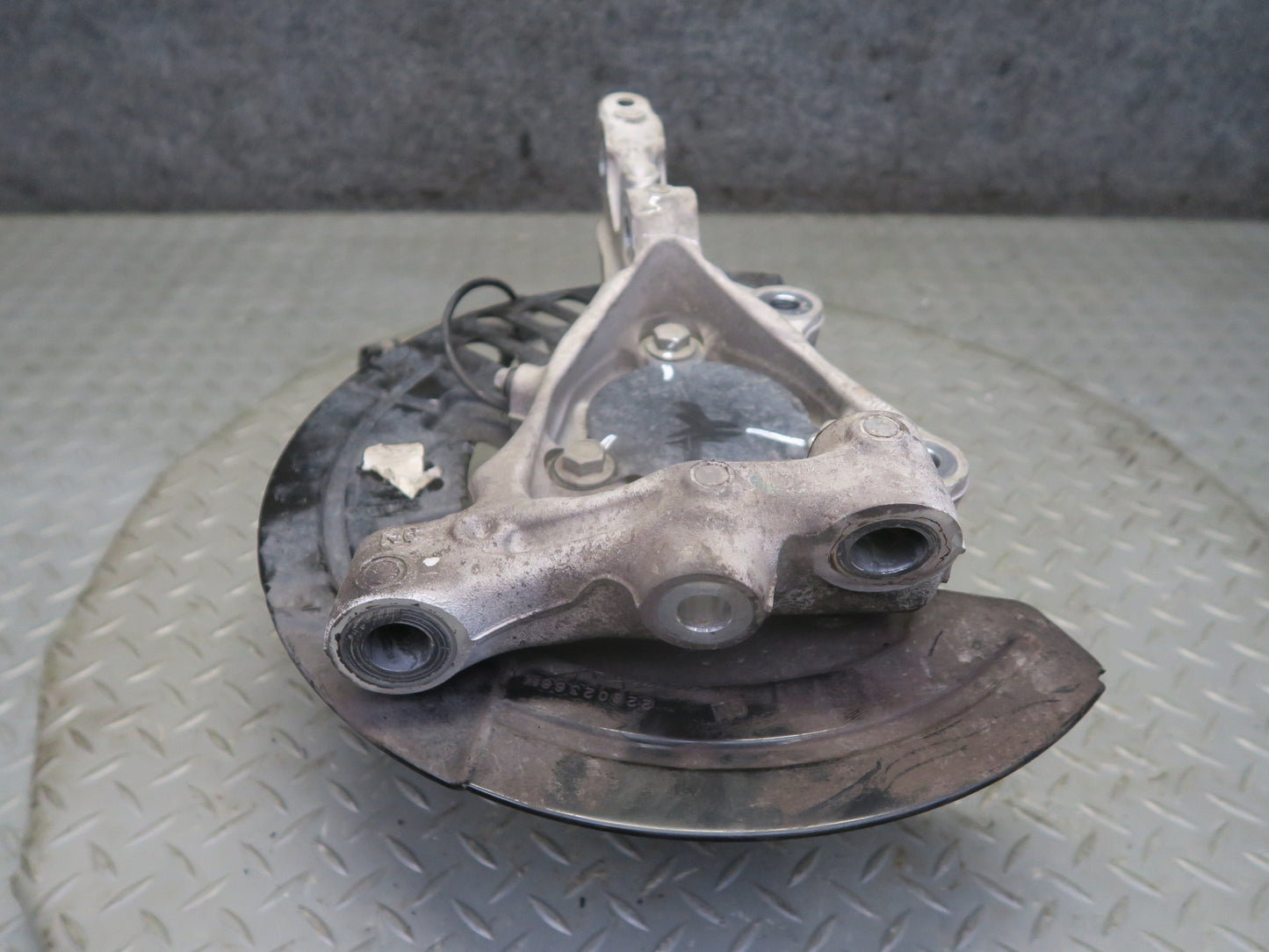 16-24 Chevrolet Camaro SS Front Right Spindle Knuckle Wheel Hub Bearing OEM