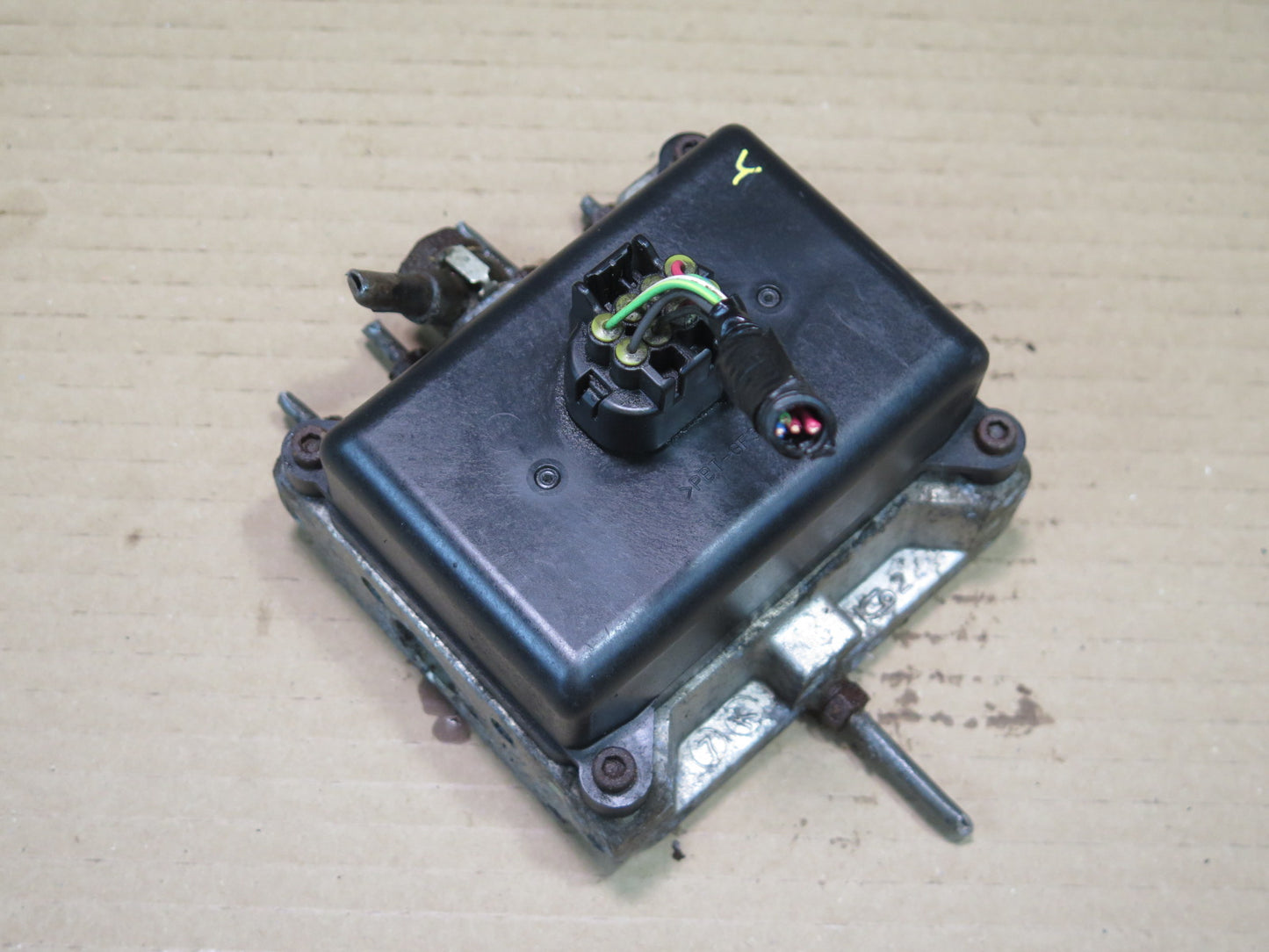 2008-2015 Lexus URJ201L LX570 Height Control Valve Assy