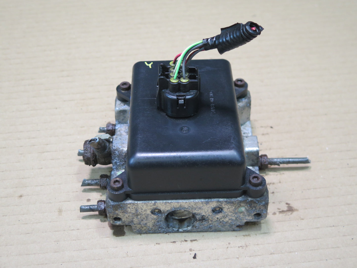 2008-2015 Lexus URJ201L LX570 Height Control Valve Assy