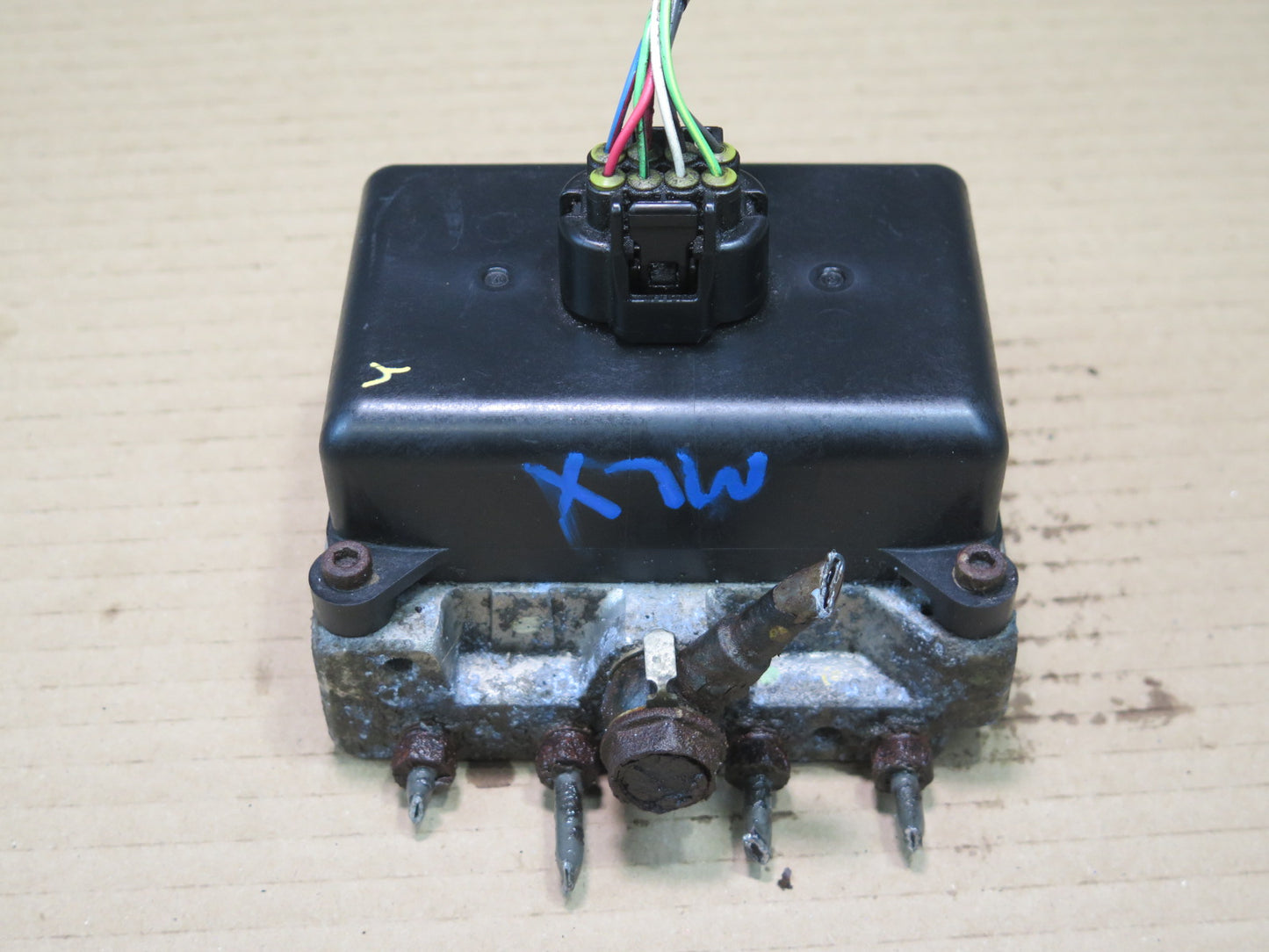 2008-2015 Lexus URJ201L LX570 Height Control Valve Assy