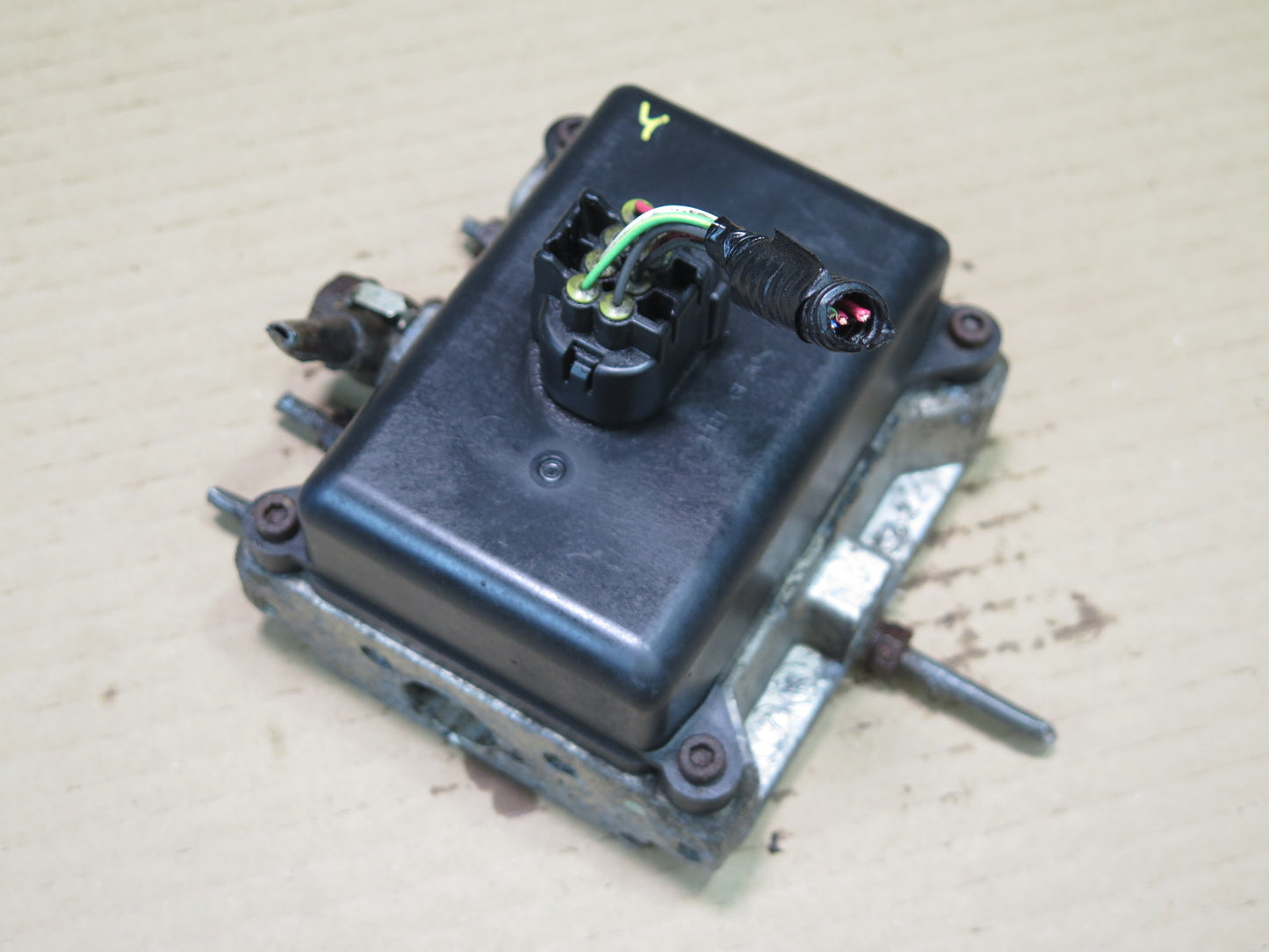 2008-2015 Lexus URJ201L LX570 Height Control Valve Assy