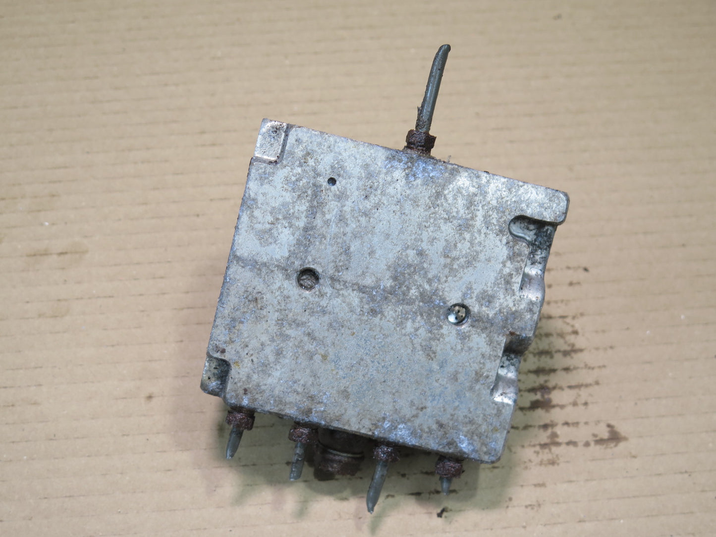 2008-2015 Lexus URJ201L LX570 Height Control Valve Assy