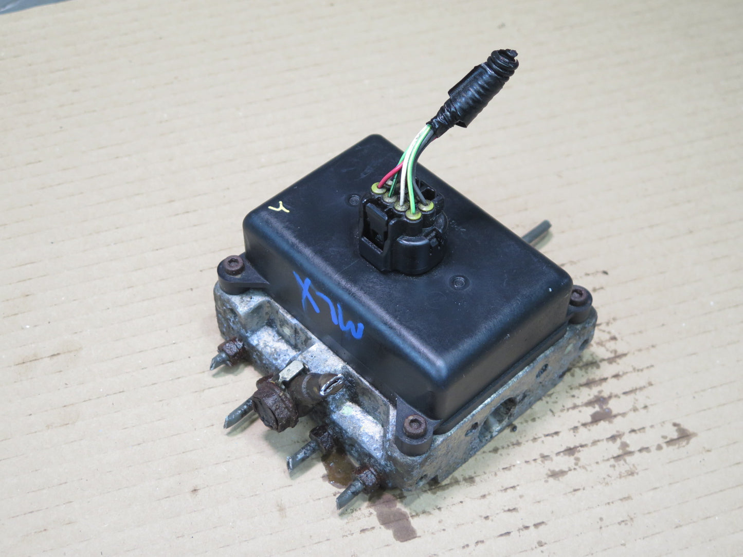 2008-2015 Lexus URJ201L LX570 Height Control Valve Assy