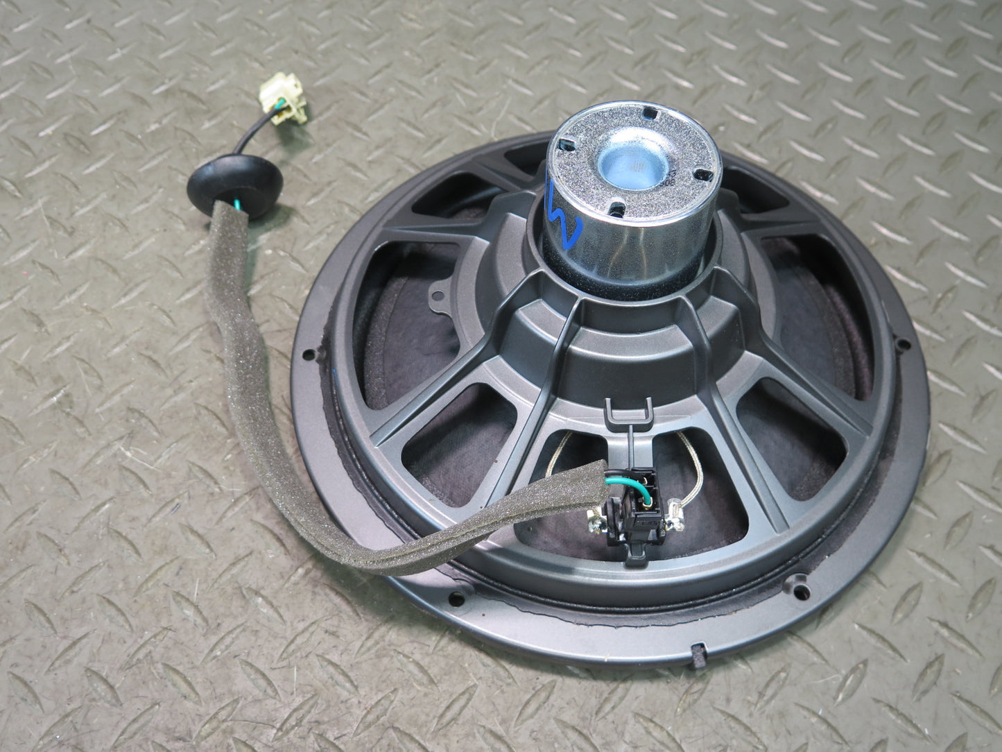 2008-2015 Lexus URJ201L Rear Trunk Subwoofer Audio Speaker Mark Levinson