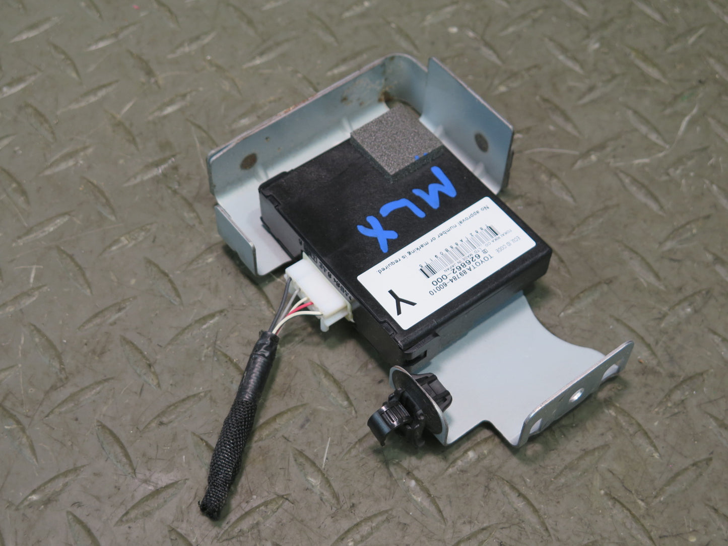 2008-2011 Lexus URJ201L LX570 Immobilizer Code Control Module Unit W/ Bracket