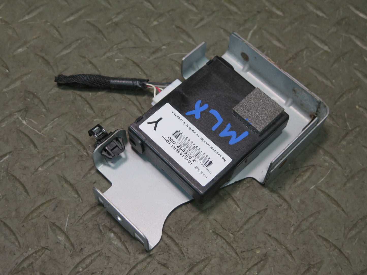 2008-2011 Lexus URJ201L LX570 Immobilizer Code Control Module Unit W/ Bracket