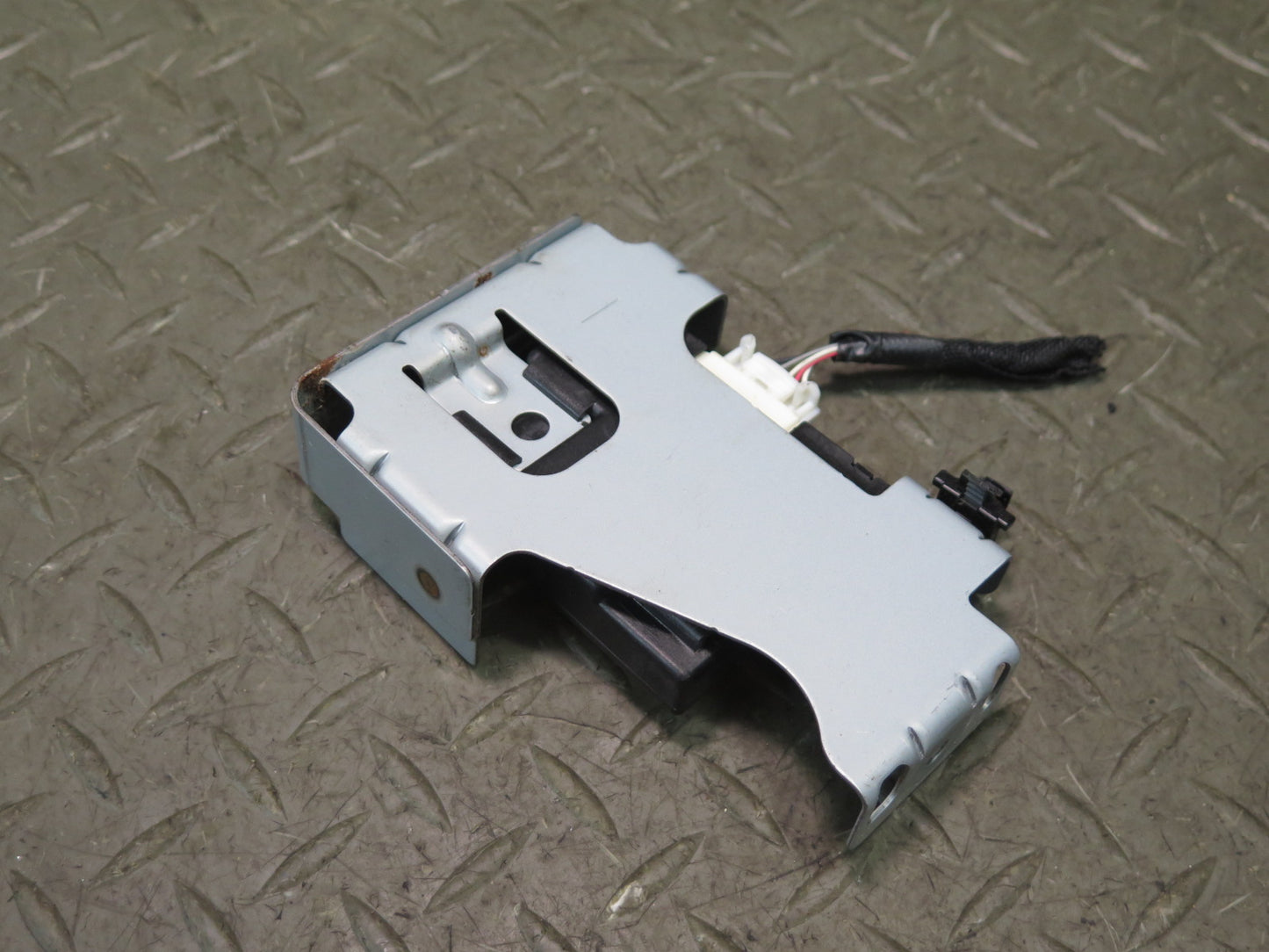 2008-2011 Lexus URJ201L LX570 Immobilizer Code Control Module Unit W/ Bracket