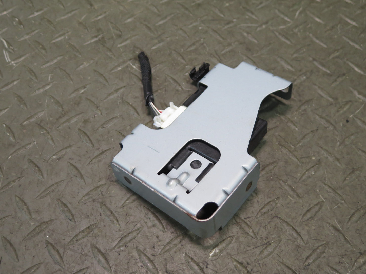 2008-2011 Lexus URJ201L LX570 Immobilizer Code Control Module Unit W/ Bracket