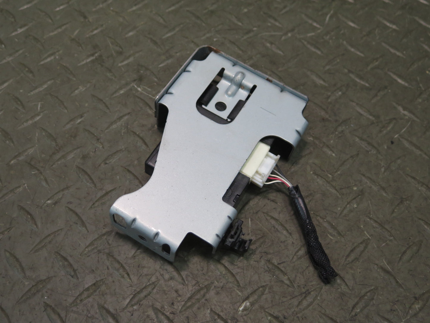 2008-2011 Lexus URJ201L LX570 Immobilizer Code Control Module Unit W/ Bracket