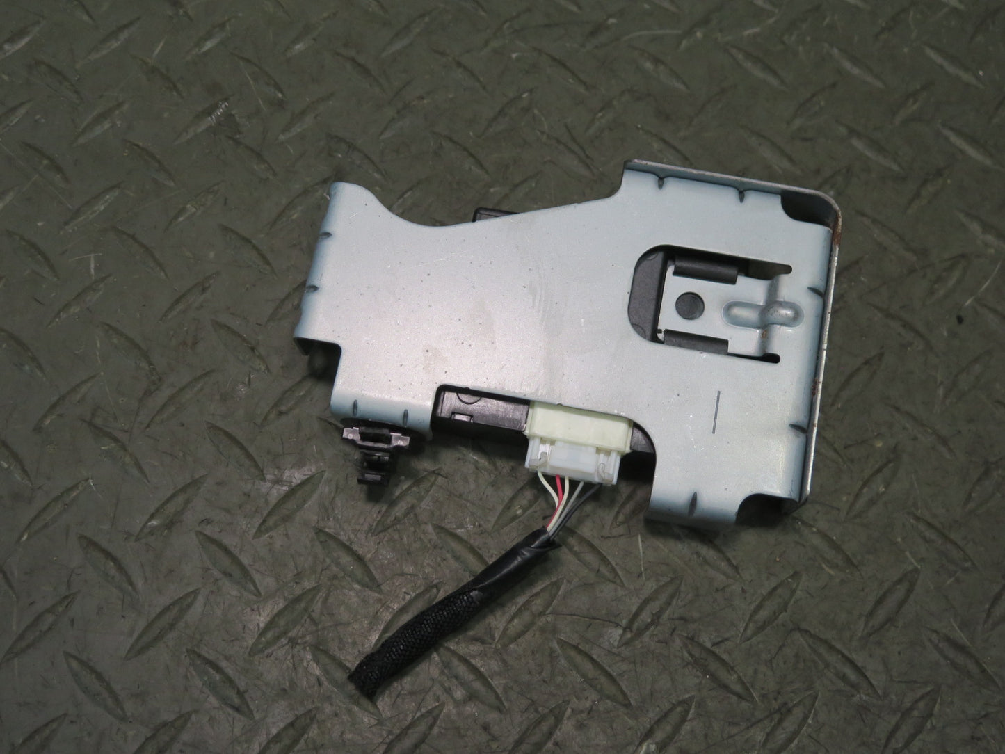 2008-2011 Lexus URJ201L LX570 Immobilizer Code Control Module Unit W/ Bracket
