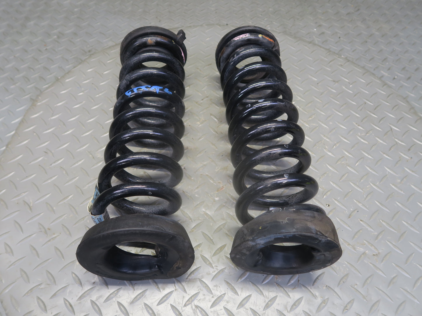 16-24 Chevrolet Camaro SS Convertible Set of 2 Rear Coil Spring 23341852 OEM