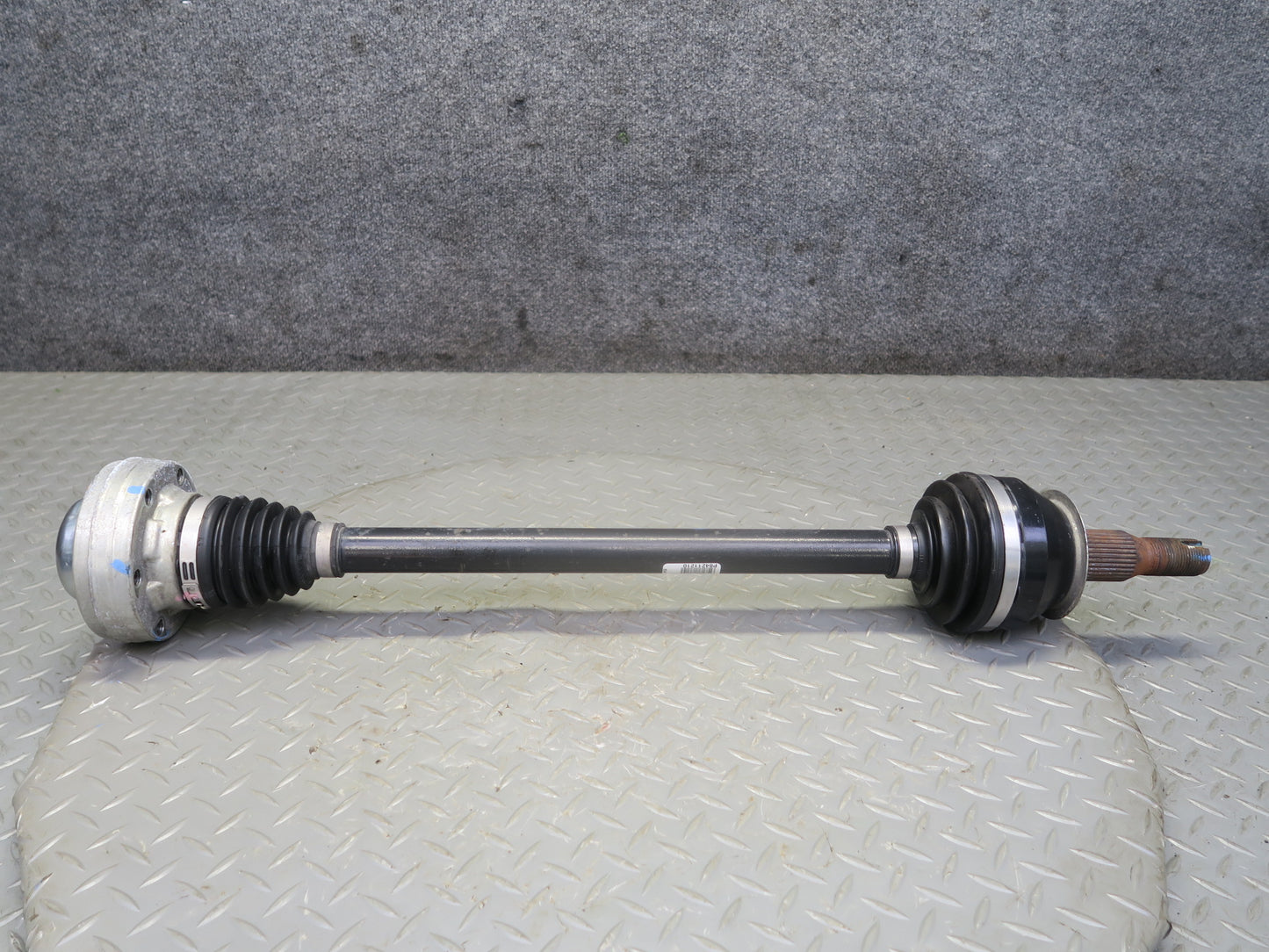 16-24 Chevrolet Camaro SS 6.2L A/T Rear Right Suspension Axle Shaft 84211210 OEM