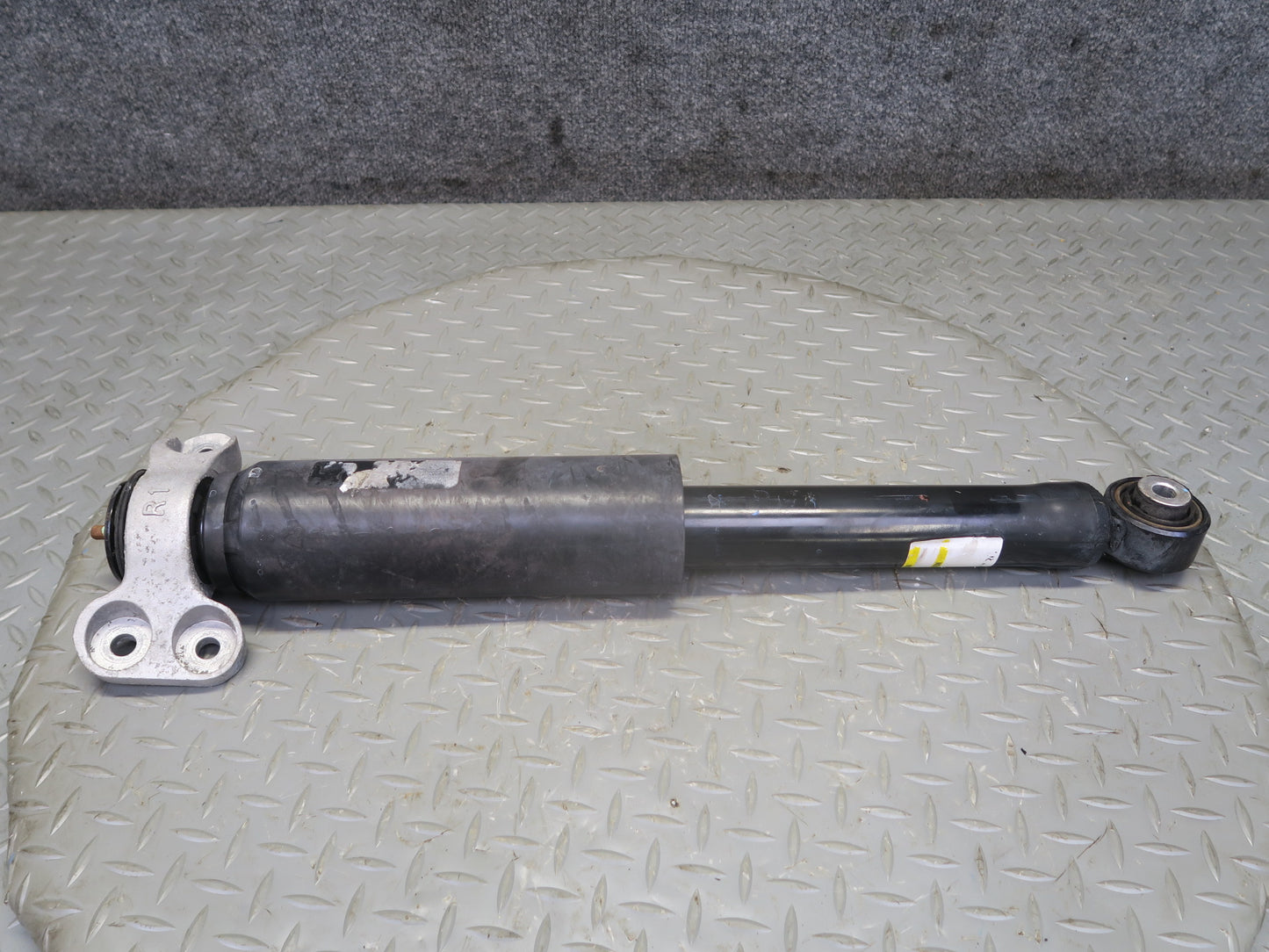 16-24 Chevrolet Camaro SS 6.2L Convert Set of 2 Rear Strut Shock Absorber OEM