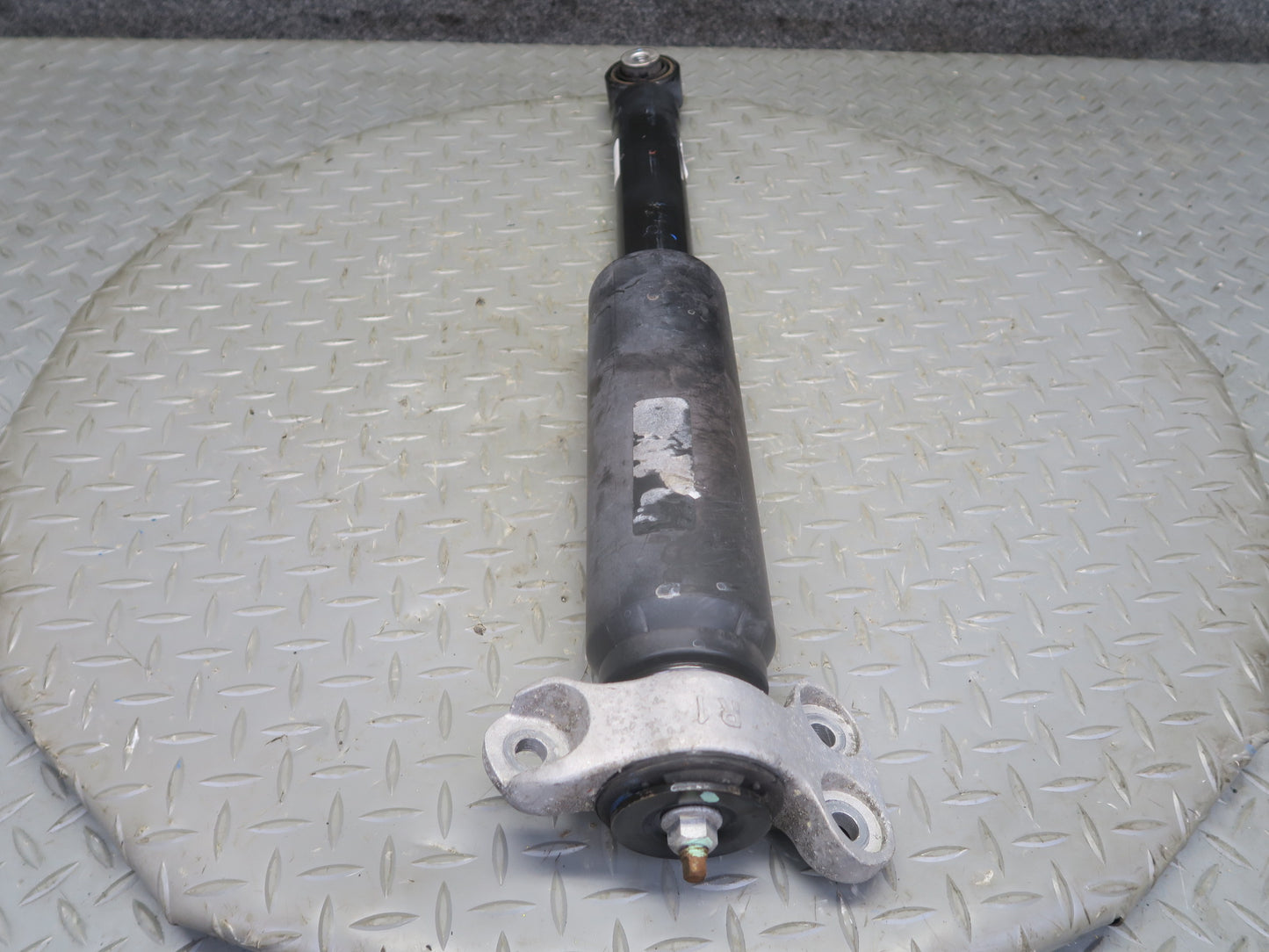 16-24 Chevrolet Camaro SS 6.2L Convert Set of 2 Rear Strut Shock Absorber OEM