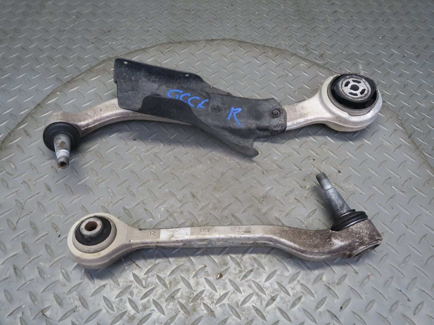 16-24 Chevrolet Camaro SS Set of 2 Front Right Suspension Control Arm OEM