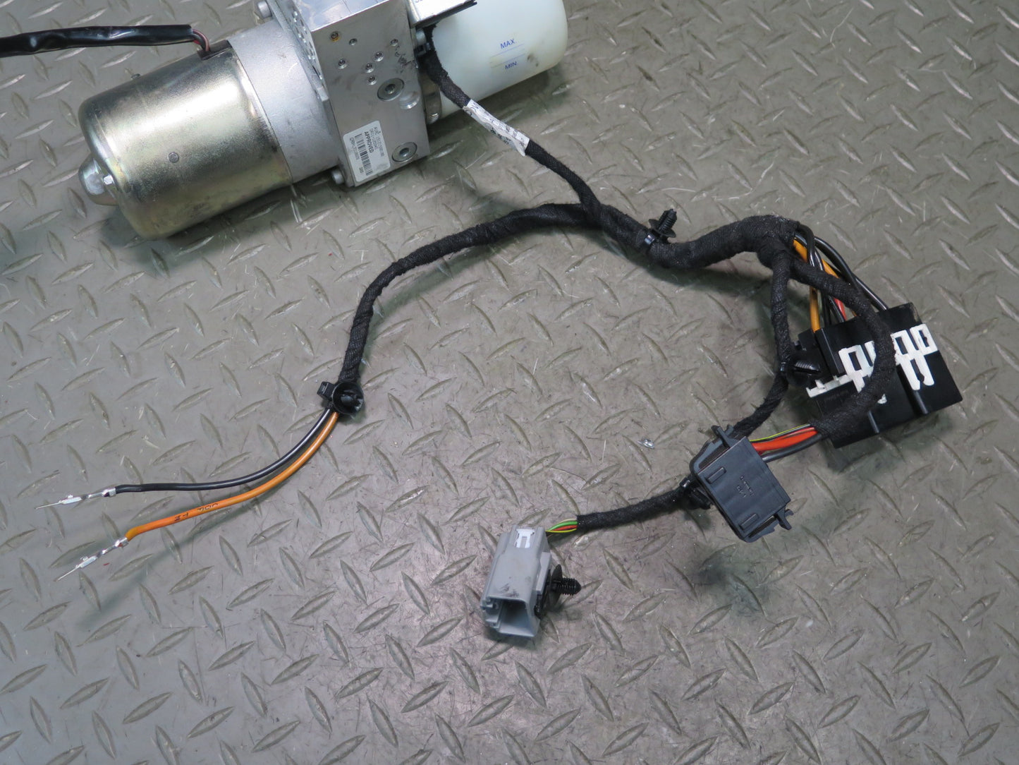 16-24 Chevrolet Camaro SS Convertible TOP  Roof Lift Pump Motor OEM