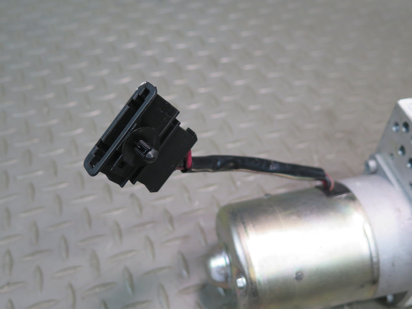 16-24 Chevrolet Camaro SS Convertible TOP  Roof Lift Pump Motor OEM