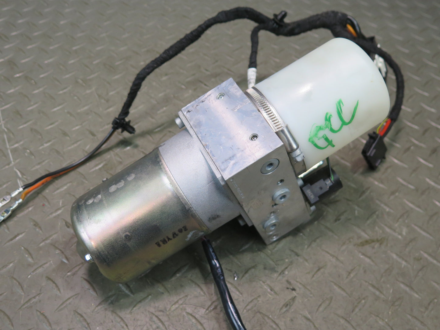 16-24 Chevrolet Camaro SS Convertible TOP  Roof Lift Pump Motor OEM
