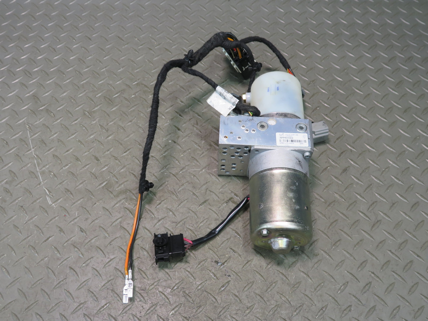 16-24 Chevrolet Camaro SS Convertible TOP  Roof Lift Pump Motor OEM