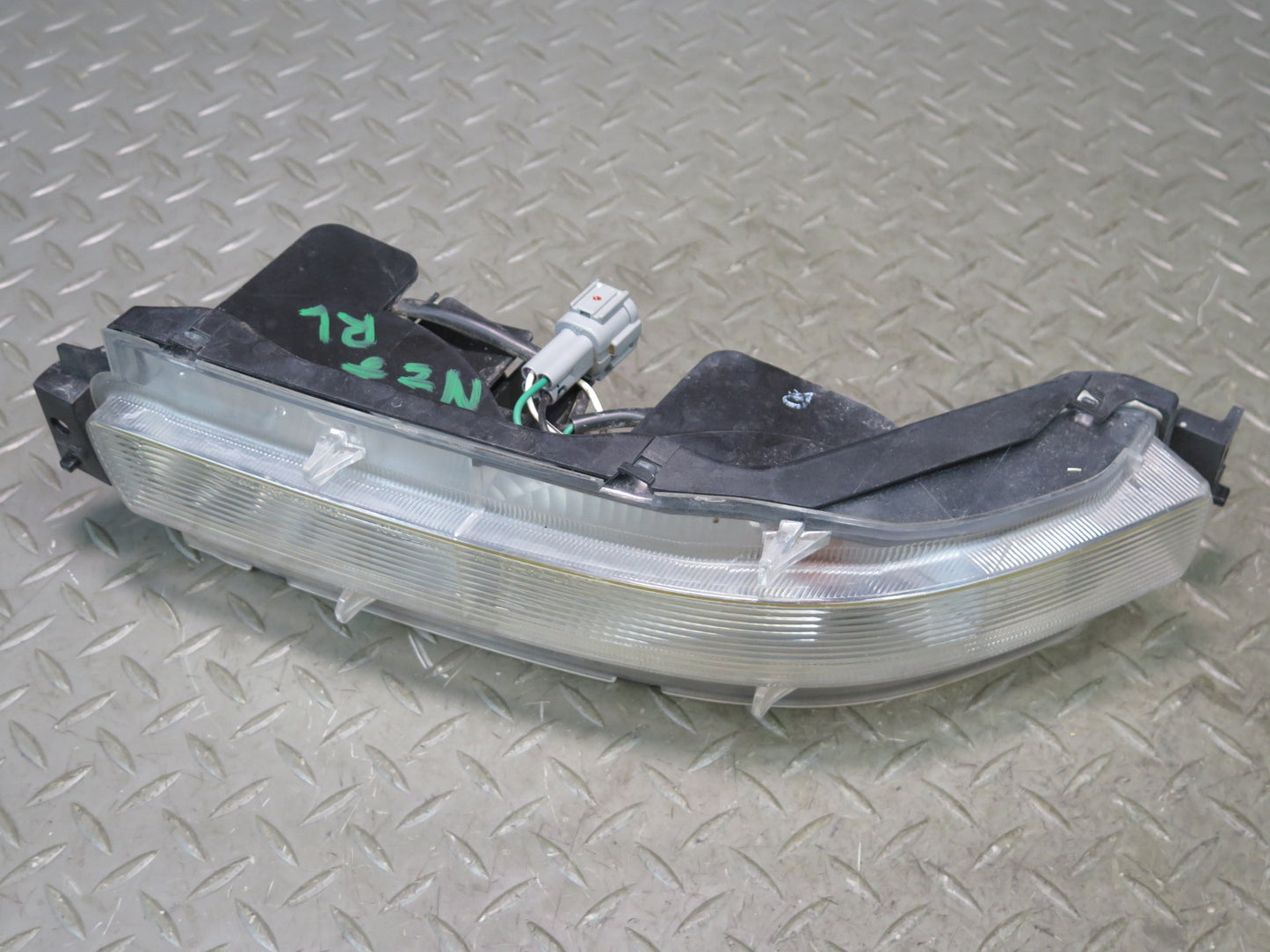03-05 Nissan Z33 350Z Set of 2 Rear Left & Right Turn Signal Marker Light OEM