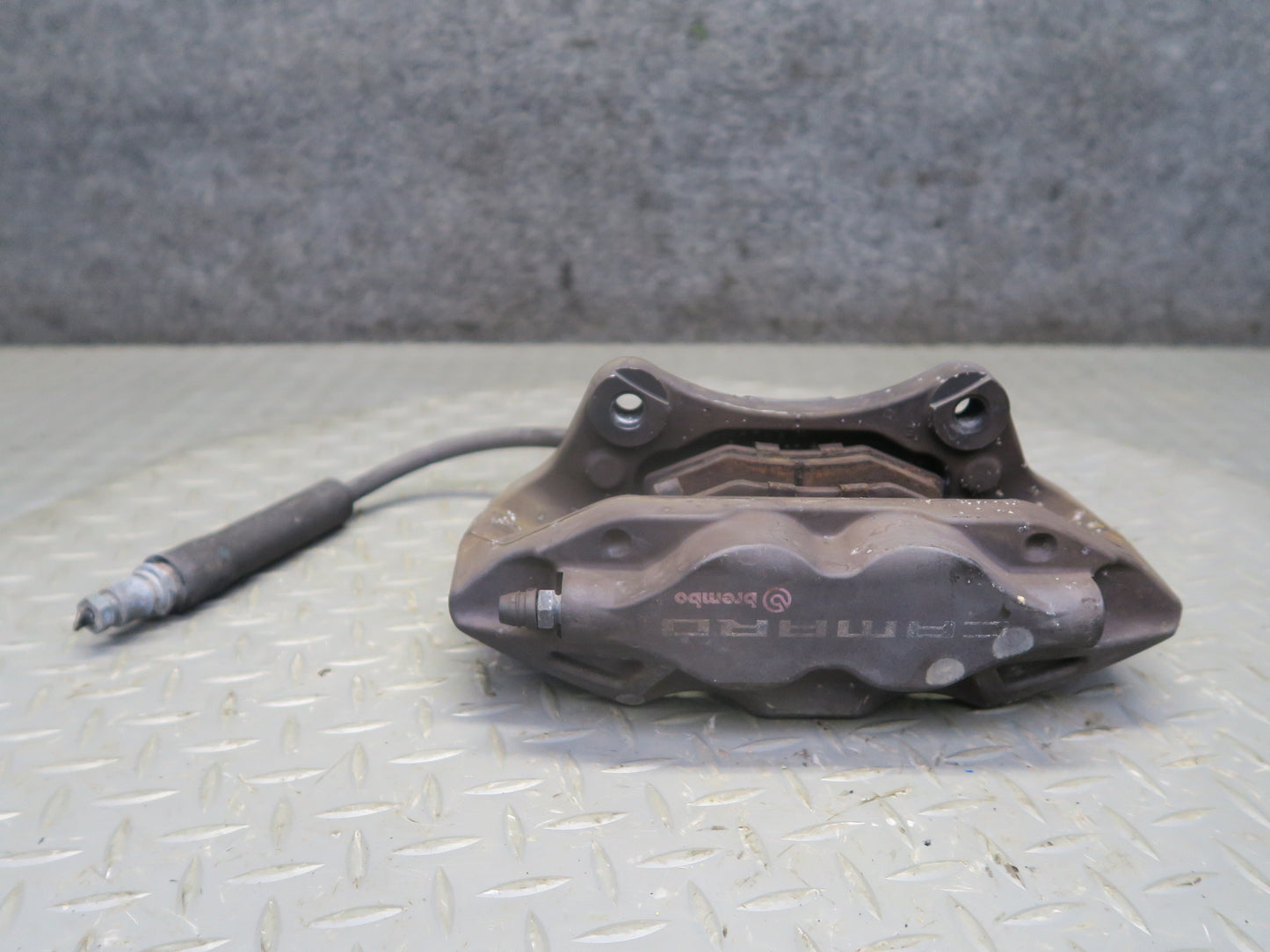 16-24 Chevrolet Camaro SS LT1 6.2 Rear Left & Right Brembo Brake Caliper Set OEM