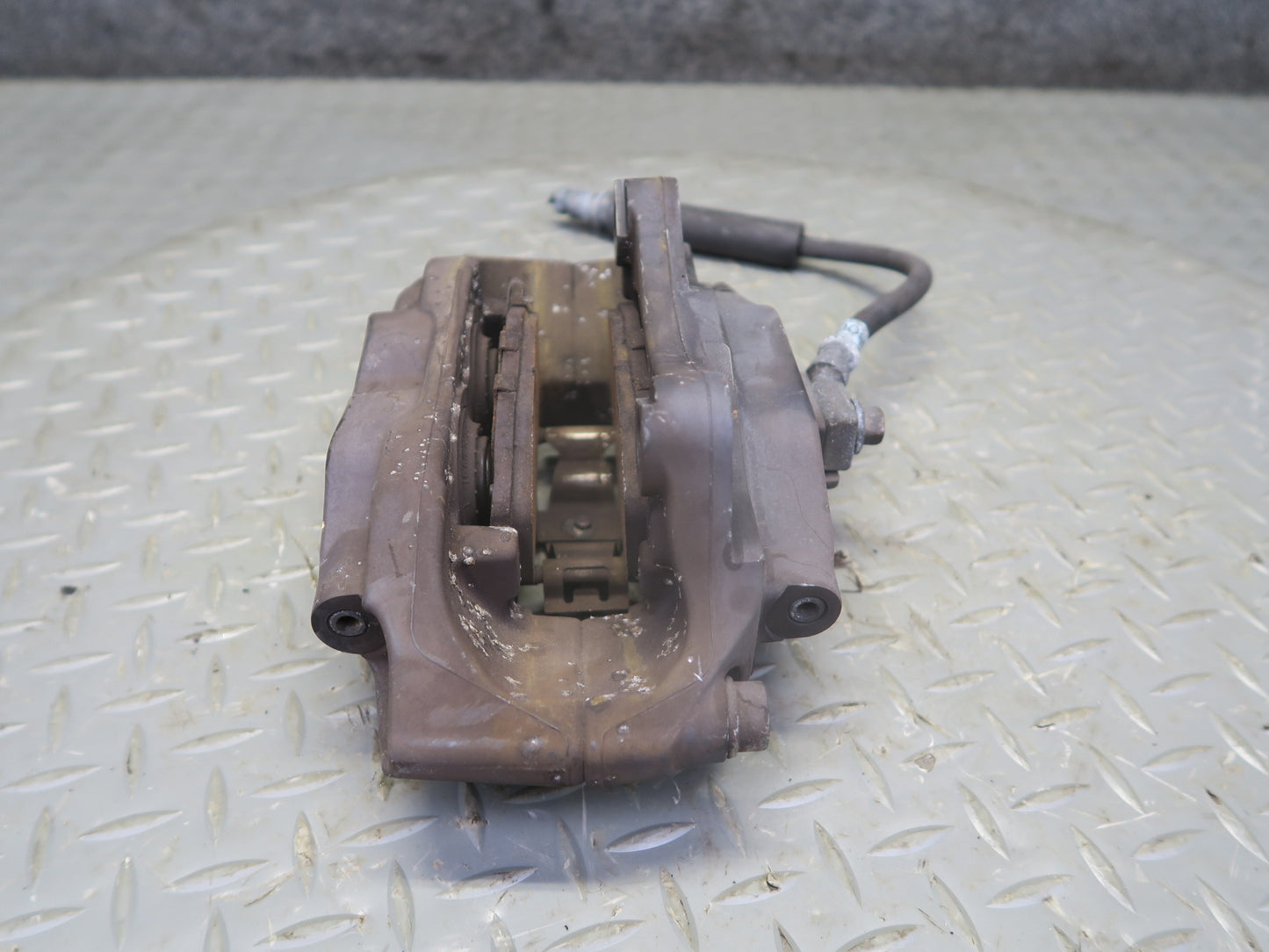 16-24 Chevrolet Camaro SS LT1 6.2 Rear Left & Right Brembo Brake Caliper Set OEM