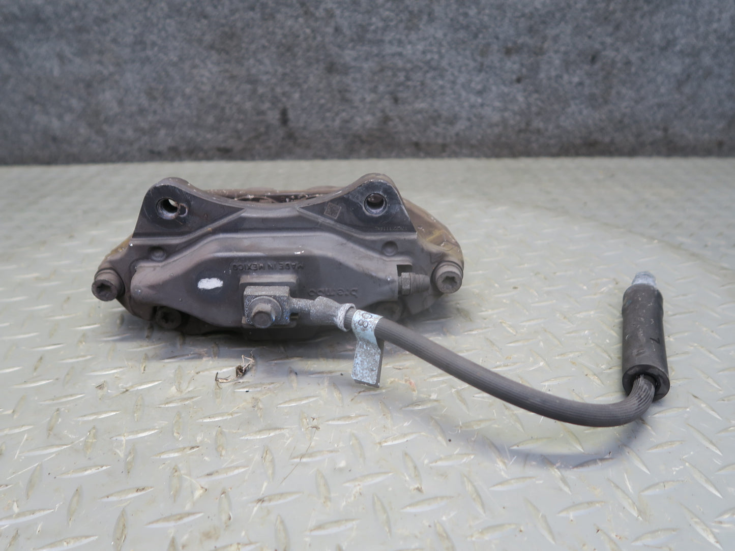 16-24 Chevrolet Camaro SS LT1 6.2 Rear Left & Right Brembo Brake Caliper Set OEM