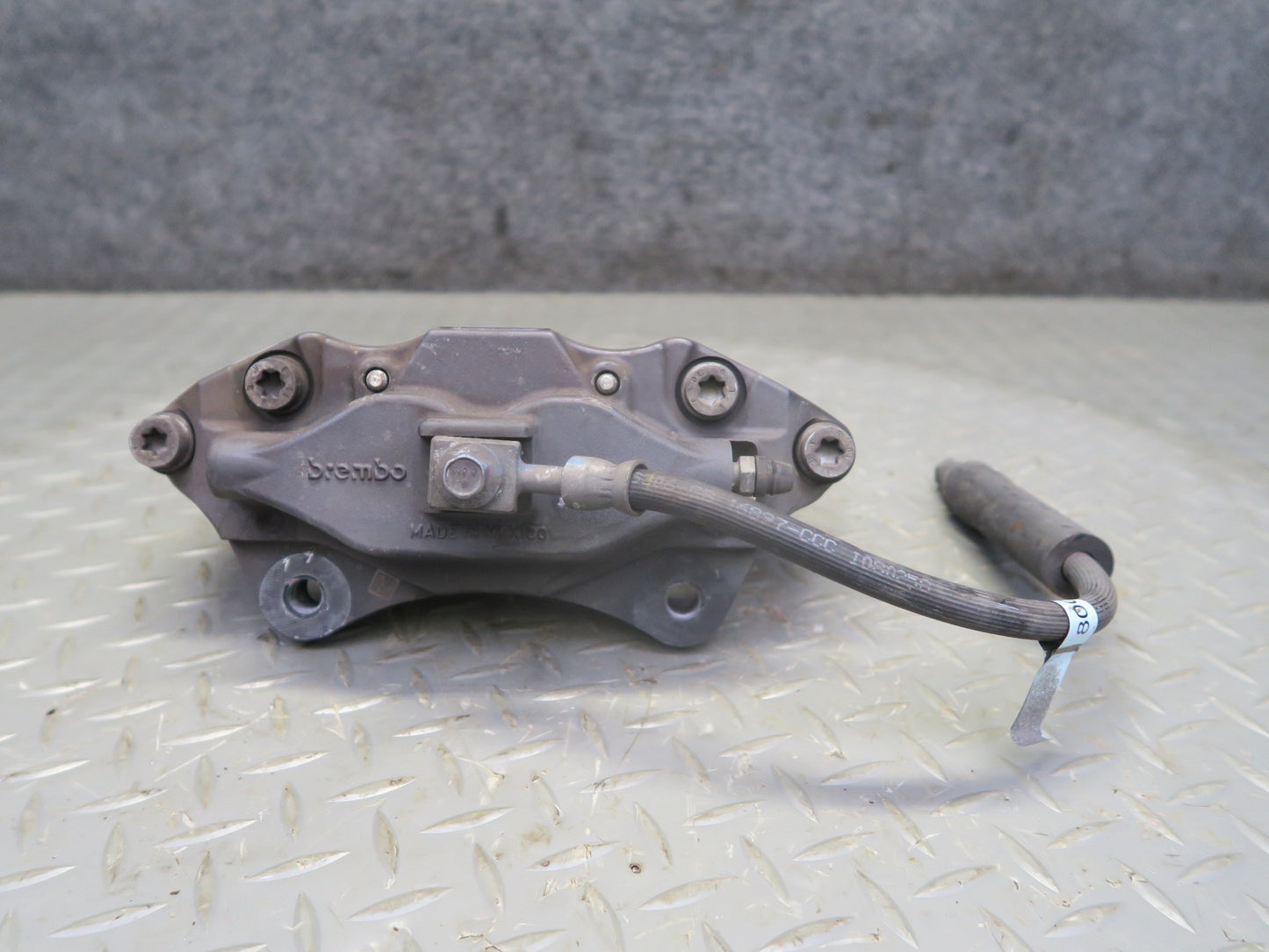 16-24 Chevrolet Camaro SS LT1 6.2 Rear Left & Right Brembo Brake Caliper Set OEM