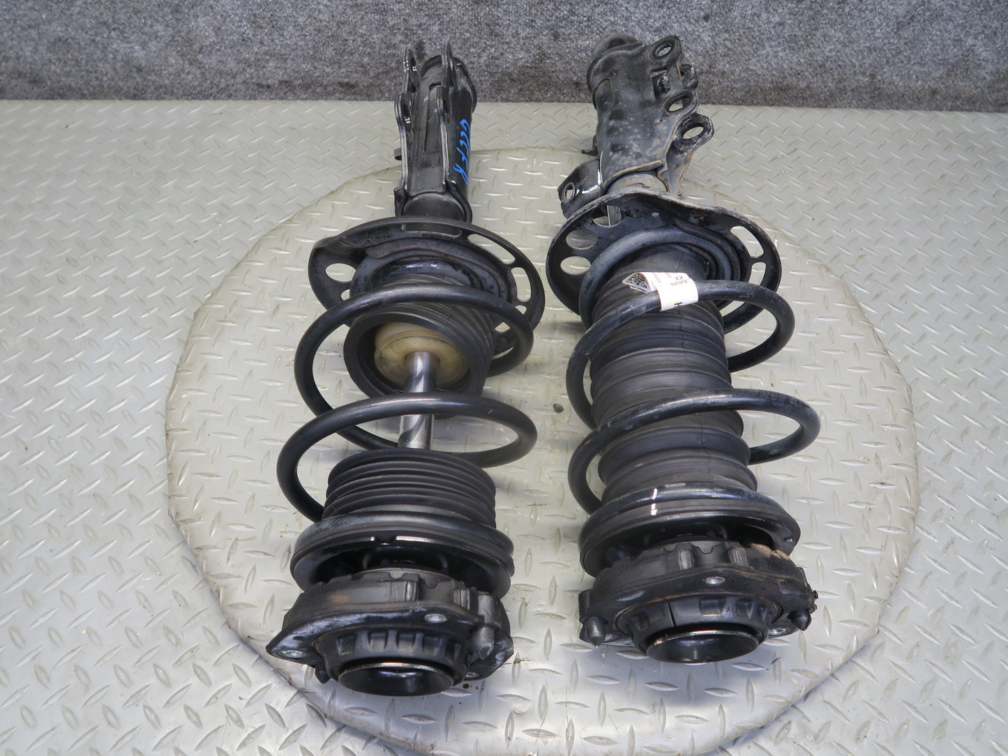 16-24 Chevrolet Camaro SS  Set of 2 Front Left & Right Strut Shock Absorber OEM