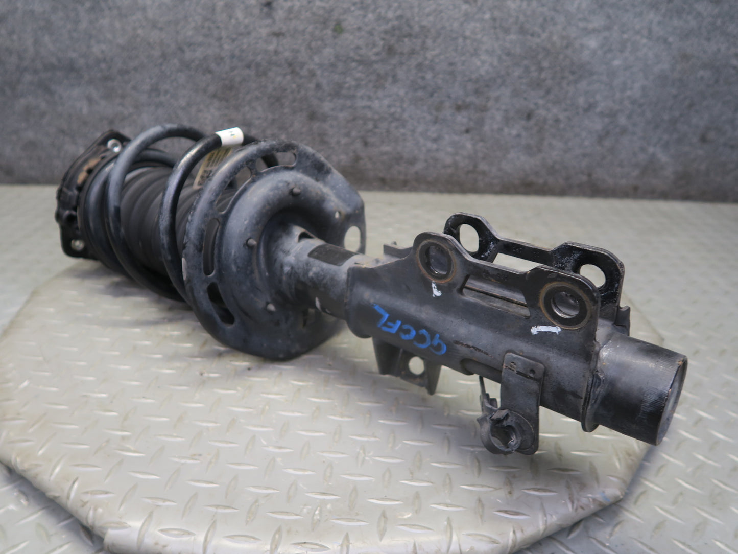 16-24 Chevrolet Camaro SS  Set of 2 Front Left & Right Strut Shock Absorber OEM