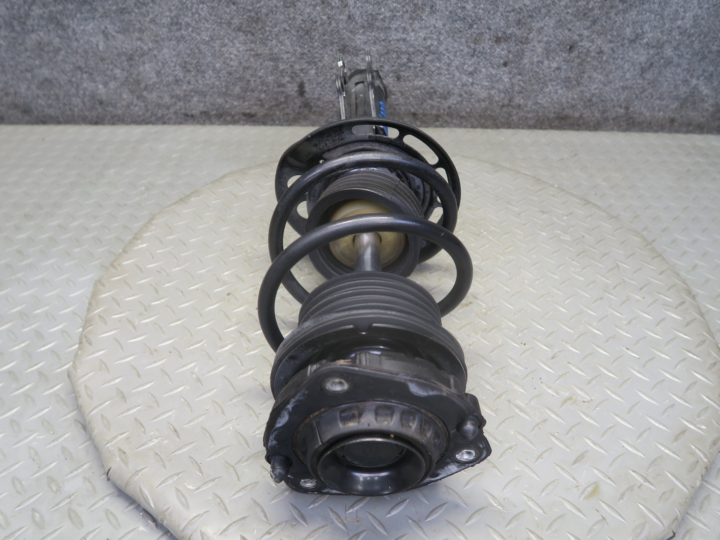 16-24 Chevrolet Camaro SS  Set of 2 Front Left & Right Strut Shock Absorber OEM