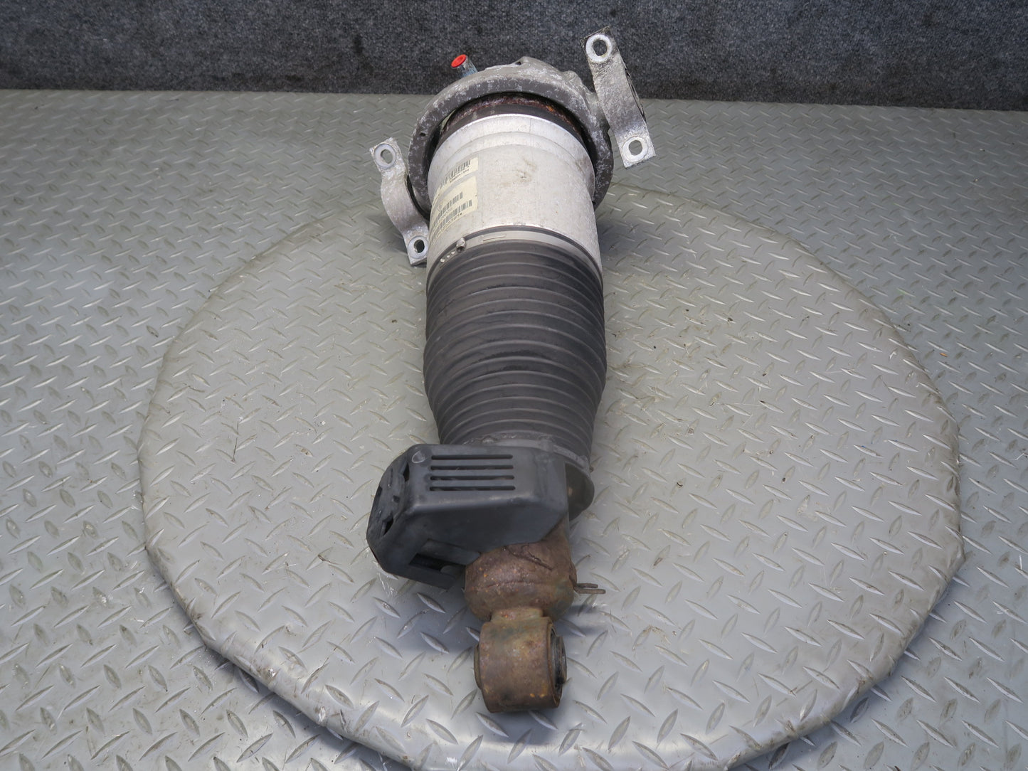 2003-2006 Porsche Cayenne 955 Turbo Rear Right Air Strut Shock Absorber