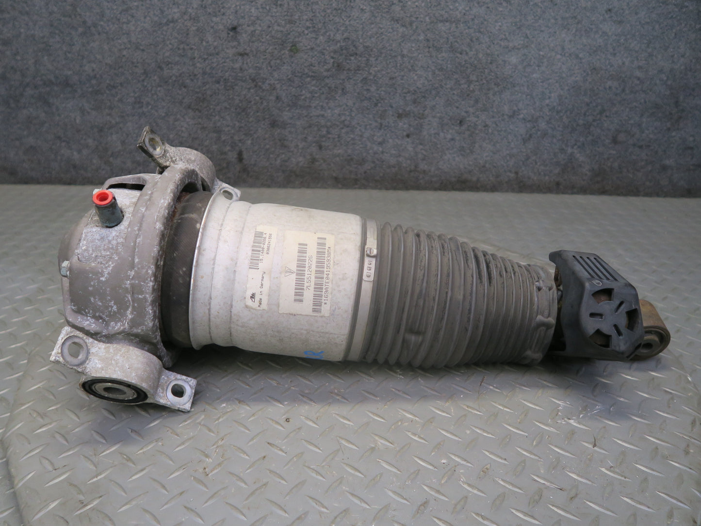 2003-2006 Porsche Cayenne 955 Turbo Rear Right Air Strut Shock Absorber