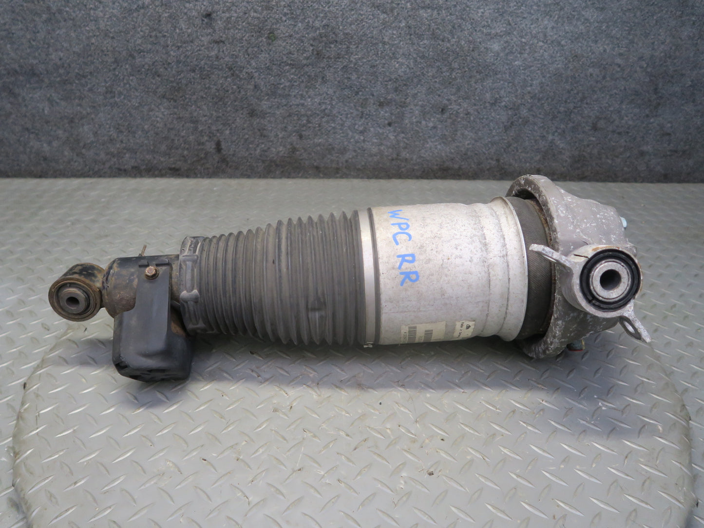 2003-2006 Porsche Cayenne 955 Turbo Rear Right Air Strut Shock Absorber