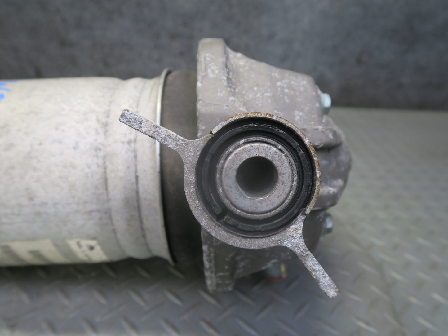 2003-2006 Porsche Cayenne 955 Turbo Rear Right Air Strut Shock Absorber