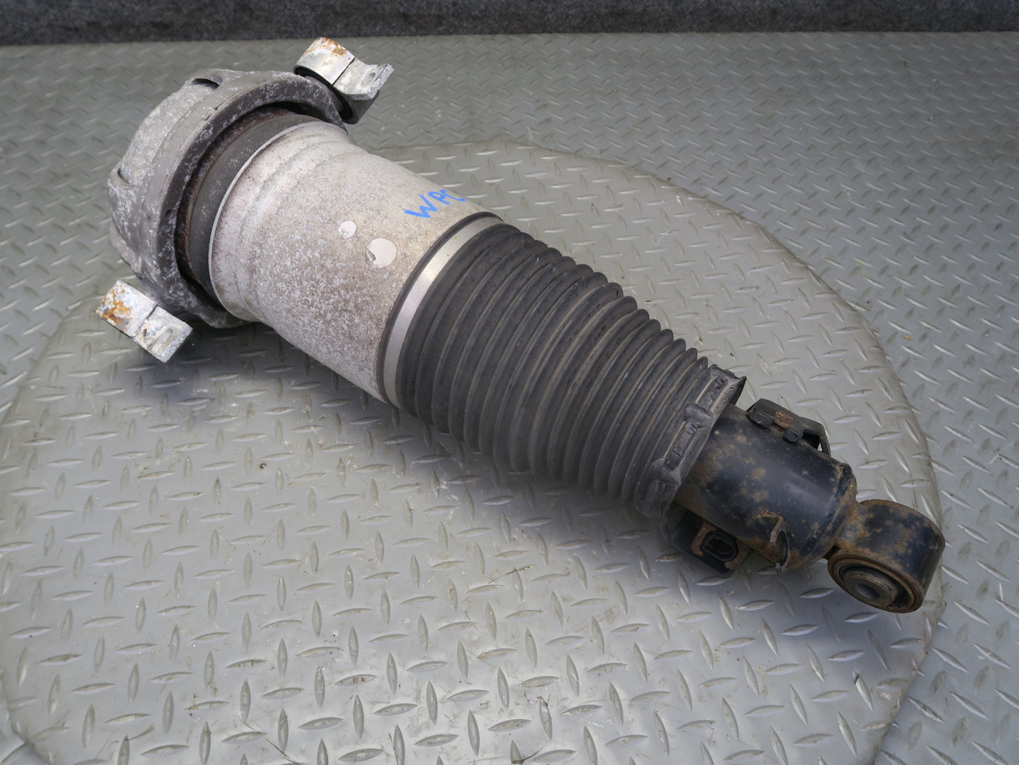 2003-2006 Porsche Cayenne 955 Turbo Rear Right Air Strut Shock Absorber