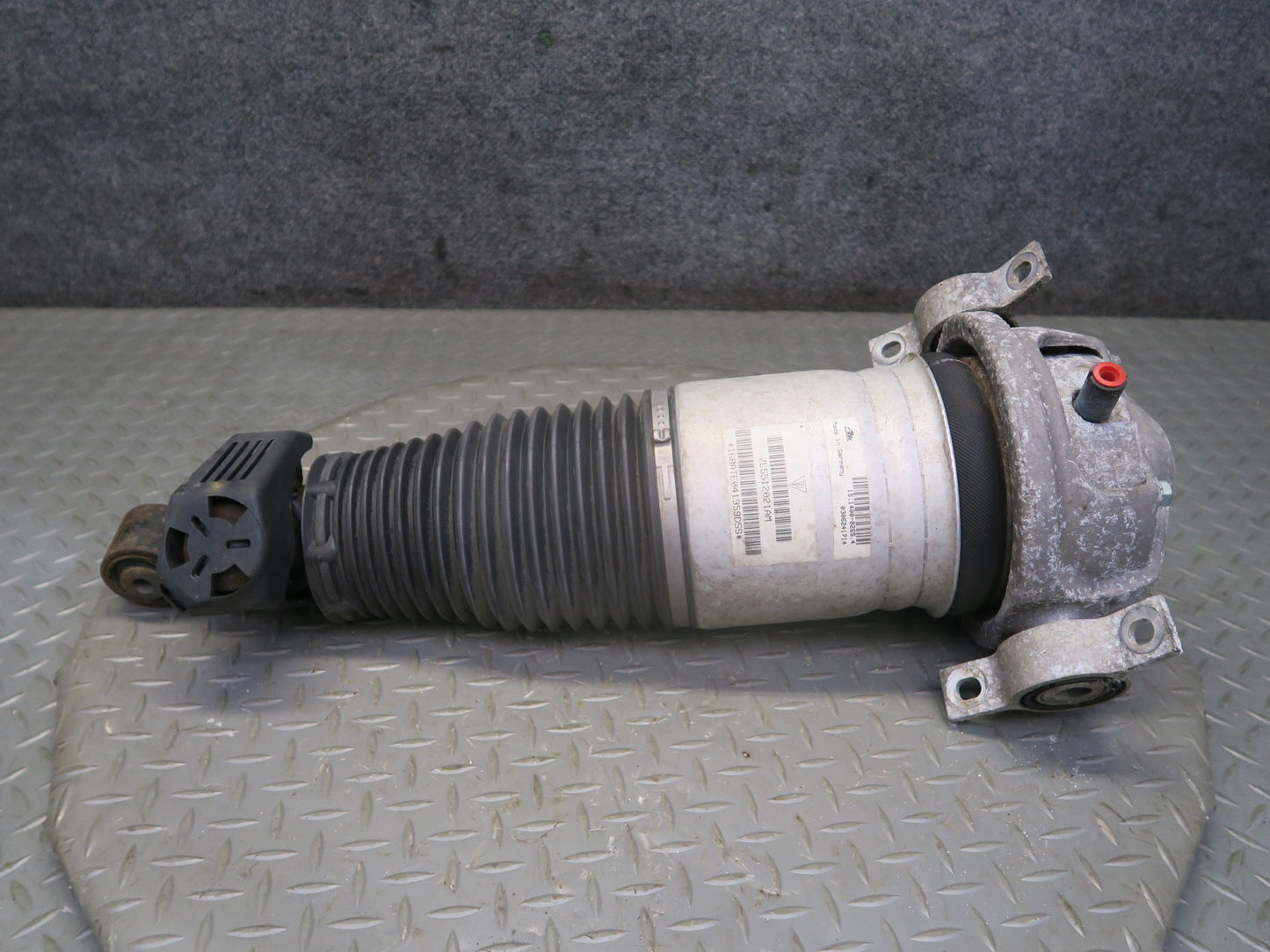 2003-2006 Porsche Cayenne 955 Turbo Rear Left Air Strut Shock Absorber