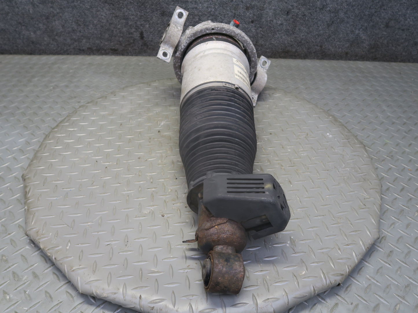 2003-2006 Porsche Cayenne 955 Turbo Rear Left Air Strut Shock Absorber